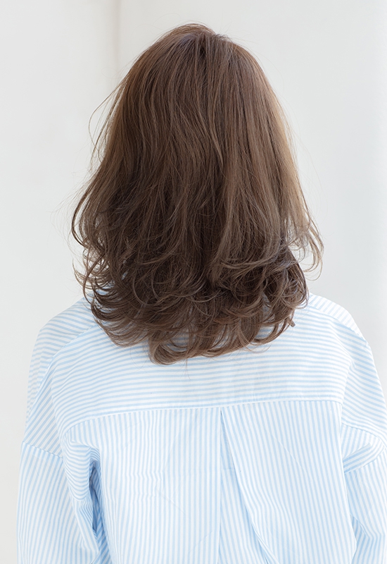 毛先ワンカールとレイヤーで大人可愛くなれる ミディアムスタイル Zaccがおすすめする人気のヘアカタログ