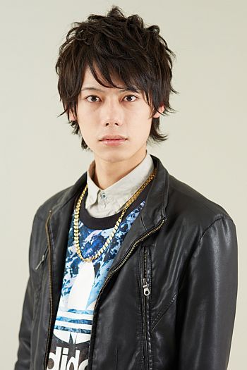 束感ミディアムレイヤースタイル画像